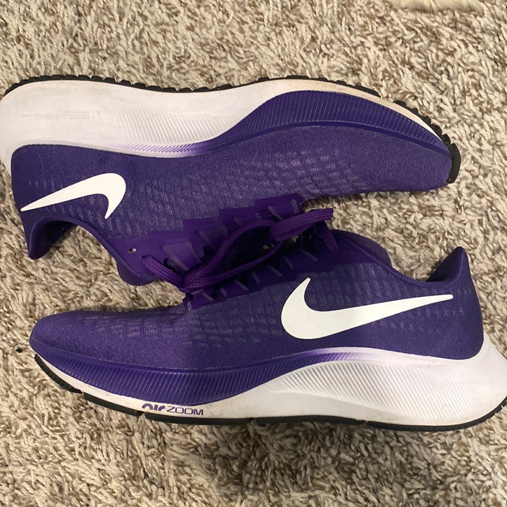 Men’s 6.5 Women’s 8 Nike Zoom Pegasus Running Shoes